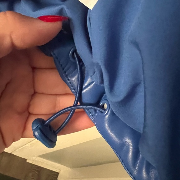 Spring 21 Women’s Blue Puffer Vest. NWT - Picture 4 of 7